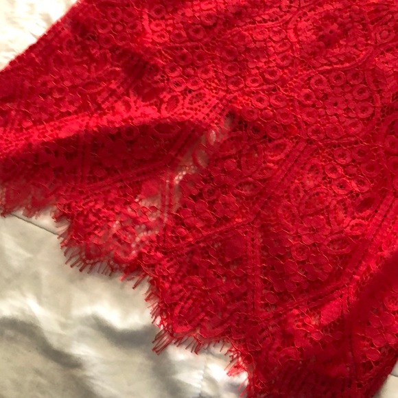 Lulu’s classic red midi dress. - Picture 6 of 8